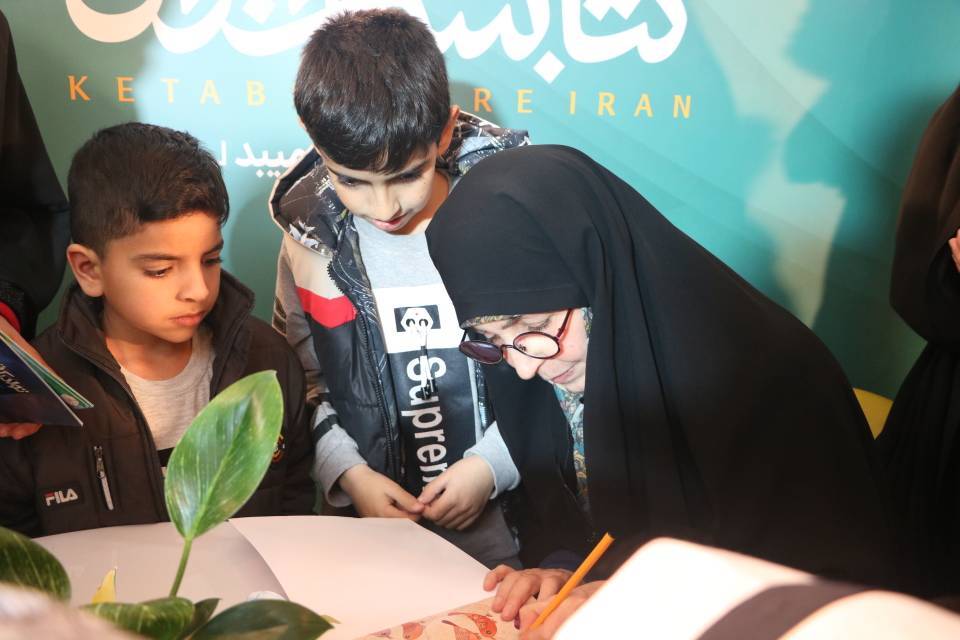 تاکید بر سخنان رهبری در مورد وظیفه ملی و دینی «کتابخوانی» تاکید بر سخنان رهبری در مورد وظیفه ملی و دینی «کتابخوانی»