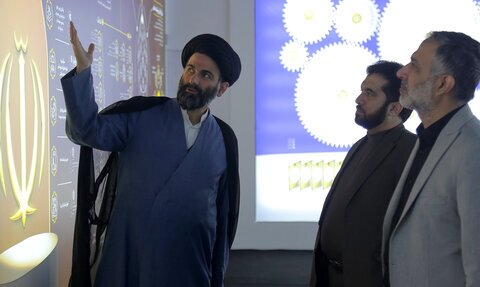 نمایشگاه مسجد جامعه پرداز اقدامی بینظیر و سرشار از مفاهیم علمی و فعالیتهای هنری است نمایشگاه مسجد جامعه پرداز اقدامی بینظیر و سرشار از مفاهیم علمی و فعالیتهای هنری است