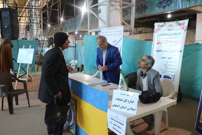 میز خدمت اداره کل تبلیغات اسلامی اصفهان در حاشیه نماز جمعه اصفهان برگزار شد