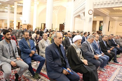 آیین رونمایی از پوستر «زندگی با آیه‌ها» در حرم شاهچراغ (ع) برگزار شد