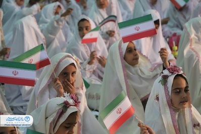 جلوه‌های ویژه همایش دخترانه جشن فرشته‌ها در نماز خانه دانشگاه آزاد اسلامی خوراسگان