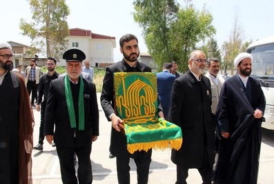 حضور خدام رضوی به همراه پرچم متبرک آستان قدس در علی آبادکتول