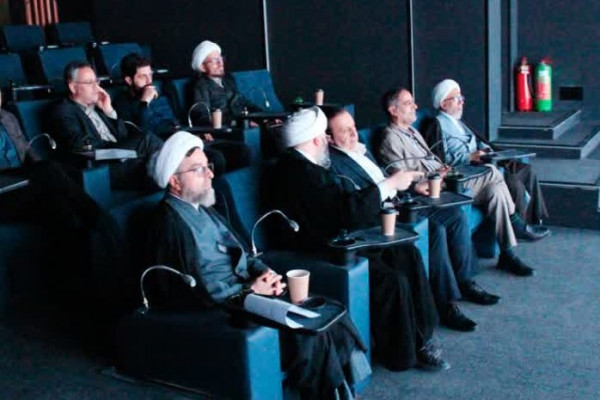 استاندار و رئیس مجمع نمایندگان استان از نمایشگاه روایت نهضت بازدید کردند