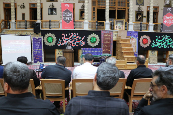 تجلیل از خادمان و برگزار کنندگان مراسم عصر عاشورا « یوم الحسین ع»