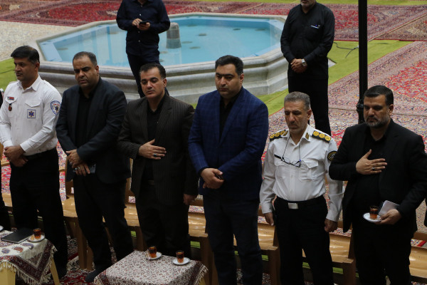 تجلیل از خادمان و برگزار کنندگان مراسم عصر عاشورا « یوم الحسین ع»