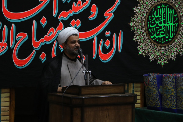 تجلیل از خادمان و برگزار کنندگان مراسم عصر عاشورا « یوم الحسین ع»