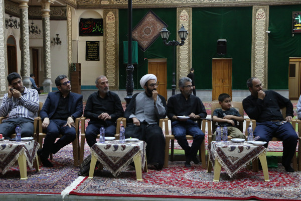 تجلیل از خادمان و برگزار کنندگان مراسم عصر عاشورا « یوم الحسین ع»