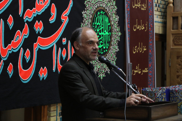 تجلیل از خادمان و برگزار کنندگان مراسم عصر عاشورا « یوم الحسین ع»
