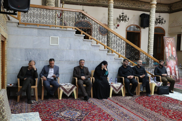 تجلیل از خادمان و برگزار کنندگان مراسم عصر عاشورا « یوم الحسین ع»