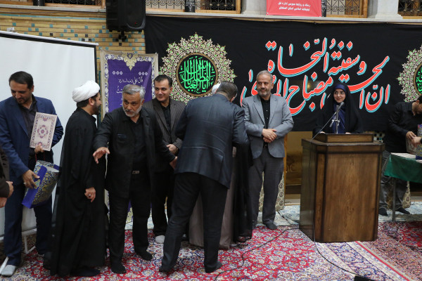 تجلیل از خادمان و برگزار کنندگان مراسم عصر عاشورا « یوم الحسین ع»