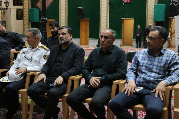 تجلیل از خادمان و برگزار کنندگان مراسم عصر عاشورا « یوم الحسین ع»