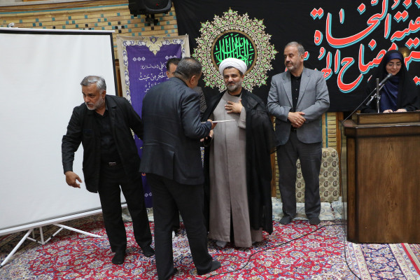 تجلیل از خادمان و برگزار کنندگان مراسم عصر عاشورا « یوم الحسین ع»