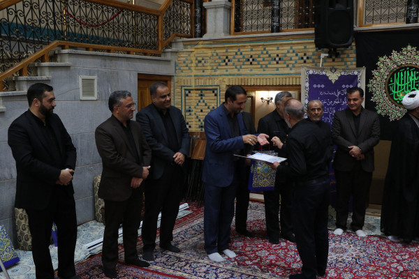 تجلیل از خادمان و برگزار کنندگان مراسم عصر عاشورا « یوم الحسین ع»