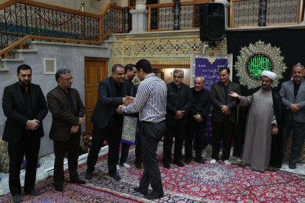تجلیل از خادمان و برگزار کنندگان مراسم عصر عاشورا « یوم الحسین ع»
