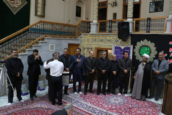 تجلیل از خادمان و برگزار کنندگان مراسم عصر عاشورا « یوم الحسین ع»