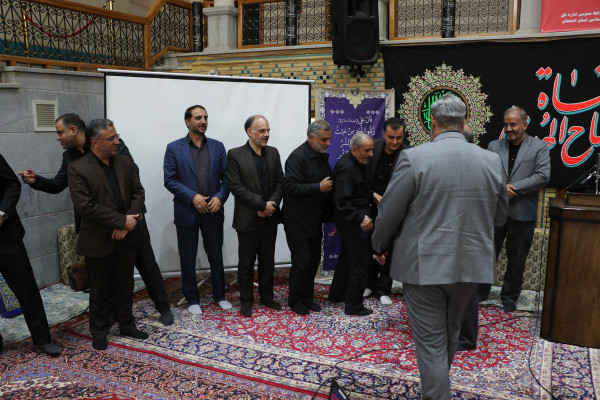 تجلیل از خادمان و برگزار کنندگان مراسم عصر عاشورا « یوم الحسین ع»