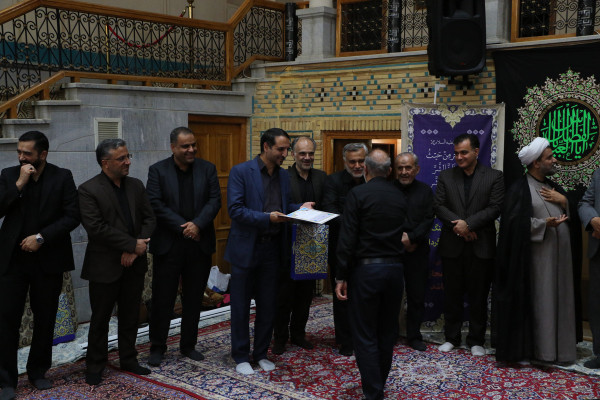 تجلیل از خادمان و برگزار کنندگان مراسم عصر عاشورا « یوم الحسین ع»