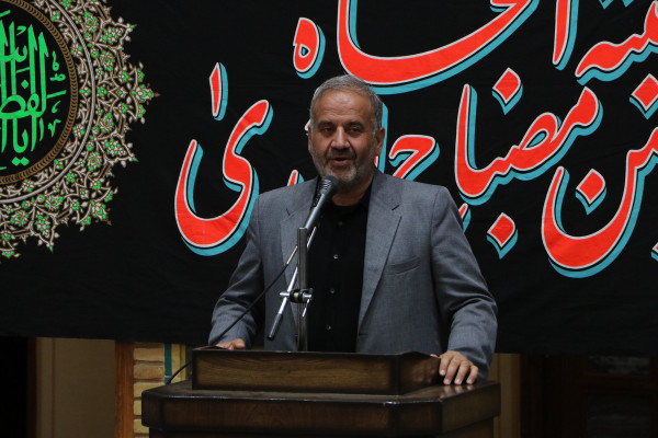 تجلیل از خادمان و برگزار کنندگان مراسم عصر عاشورا « یوم الحسین ع»
