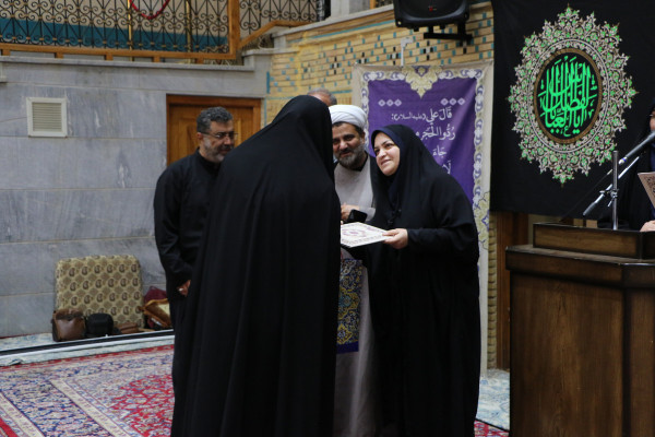 تجلیل از خادمان و برگزار کنندگان مراسم عصر عاشورا « یوم الحسین ع»