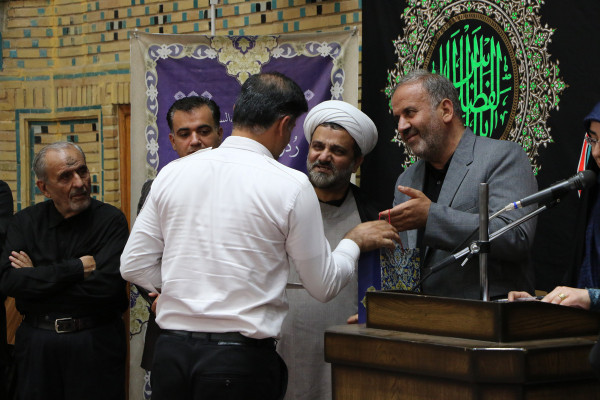 تجلیل از خادمان و برگزار کنندگان مراسم عصر عاشورا « یوم الحسین ع»