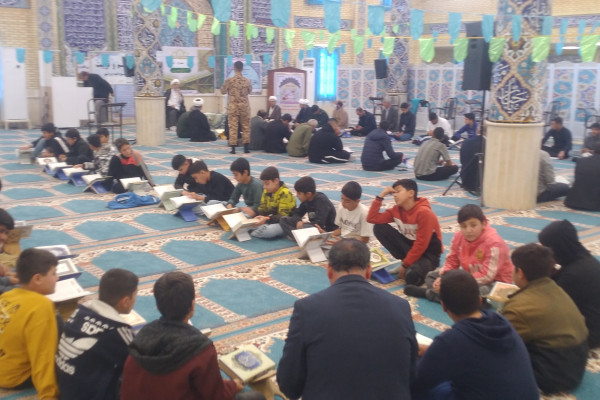 برگزاری محفل انس با قرآن ویژه جوانان و نوجوانان در مسجد جامع شهرستان دره شهر