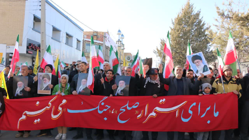 شکوه وفاداری مردم شهرکرد در تشییع شهید امنیت