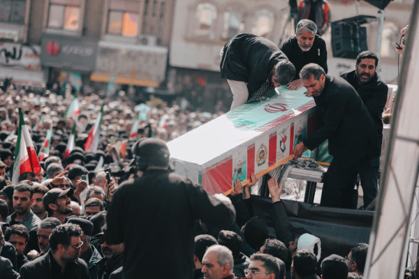 بکشید مارا ملت ما بیدار تر میشود...