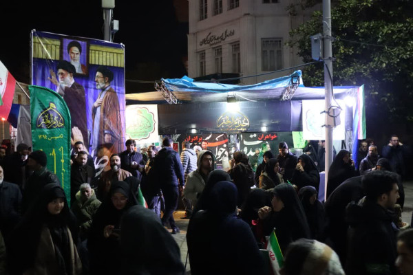 حضور پرشور مواکب گیلانی در این میدان، نمادی از اتحاد و همبستگی در سوگ رهبر شهید امت است.