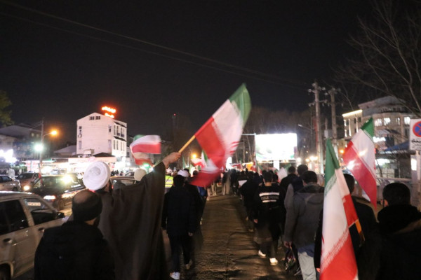 چهاردهمین حضور مردم غیور رشت در میدان شهدای ذهاب