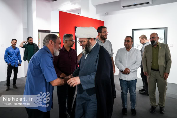 بازدید حجت‌الاسلام قمی از آثار نمایشگاه «مدرسه میناب»
