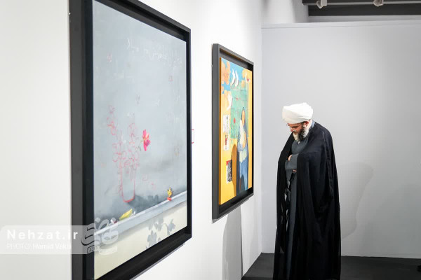 بازدید حجت‌الاسلام قمی از آثار نمایشگاه «مدرسه میناب»