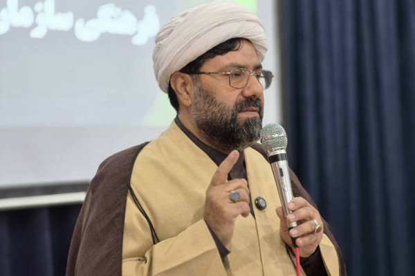 بانوان باید شأن اسلامی زن را بشناسند و از آن دفاع کنند